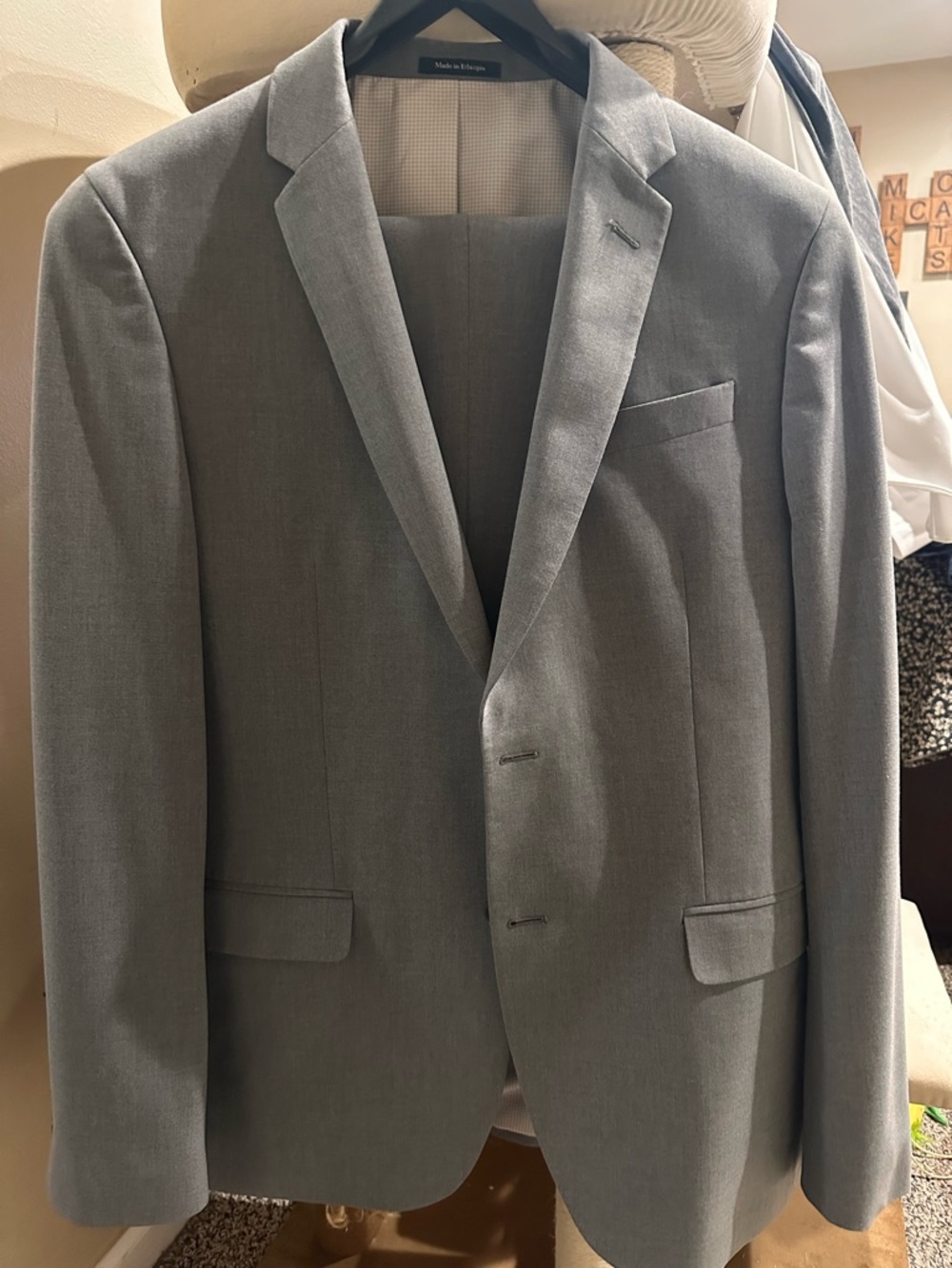Egara Light Gray Men's Two-Button Suit Blazer. Size 40 jacket. Size 34/30